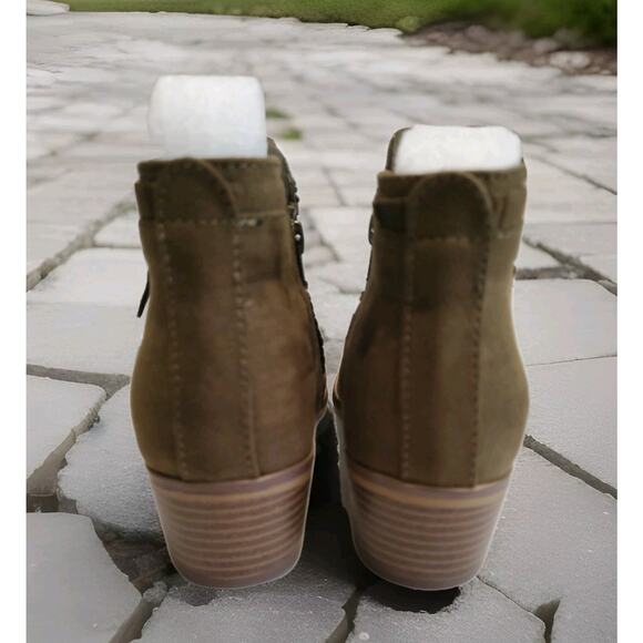 NWOB MIA Women's Mable Ruffle Olive Vegan Suede Side Zippers Booties Size 7W - Picture 4 of 4